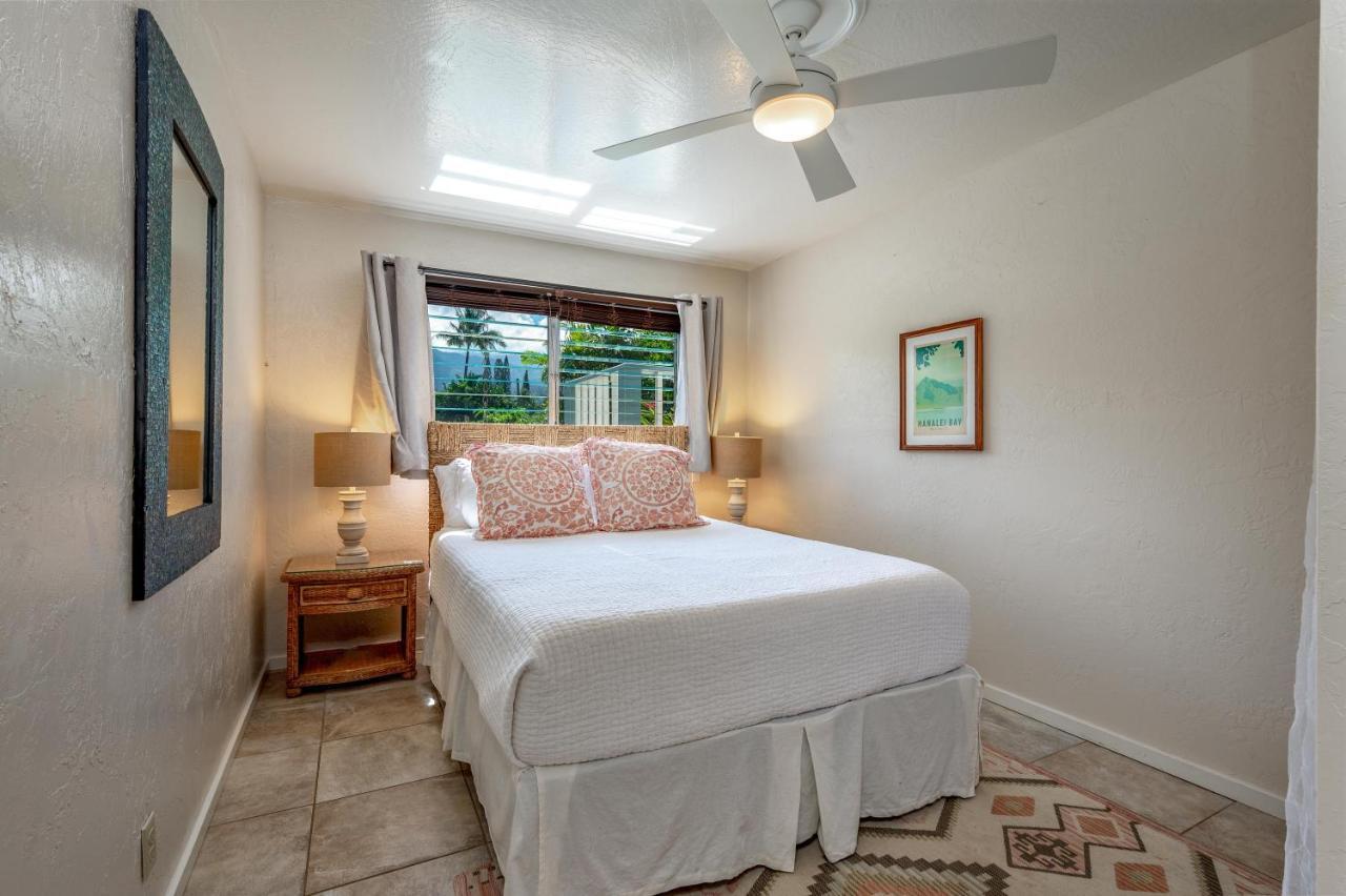 Hale Naninoa Home Hanalei Rum bild